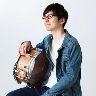 ドラムス・中村誠
