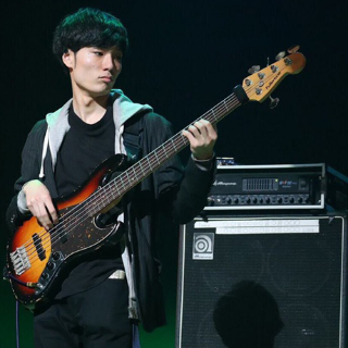 ベース・坂下嵩